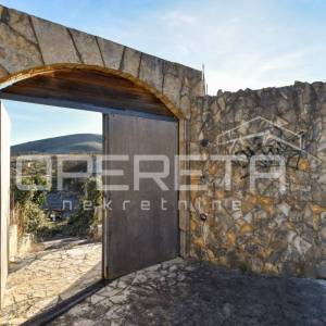 Trogir, Plano, građevinsko zemljište sa pogledom na zaljev