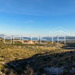 Trogir, Plano, građevinsko zemljište sa pogledom na zaljev