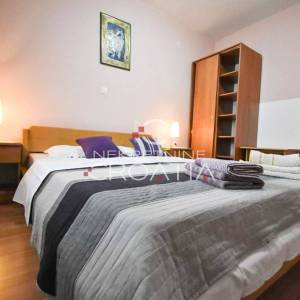 TROGIR, SEGET: kuća sa 6 apartmana! 