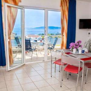 TROGIR, SEGET: kuća sa 6 apartmana! 