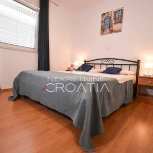 TROGIR, SEGET: kuća sa 6 apartmana! 
