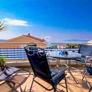 TROGIR, SEGET: kuća sa 6 apartmana! 