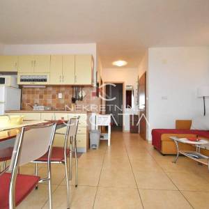 TROGIR, SEGET: kuća sa 6 apartmana! 