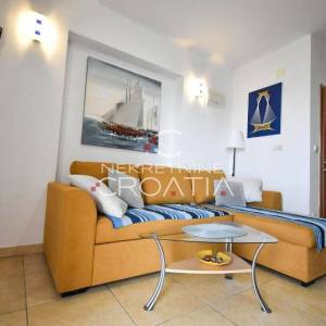 TROGIR, SEGET: kuća sa 6 apartmana! 