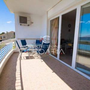 TROGIR, SEGET: kuća sa 6 apartmana! 