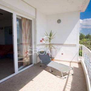 TROGIR, SEGET: kuća sa 6 apartmana! 