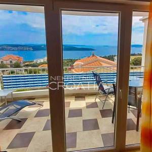 TROGIR, SEGET: kuća sa 6 apartmana! 