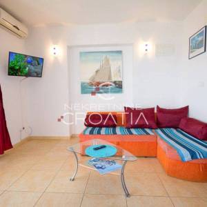 TROGIR, SEGET: kuća sa 6 apartmana! 
