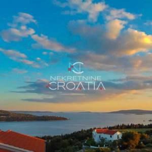 TROGIR, SEGET: kuća sa 6 apartmana! 