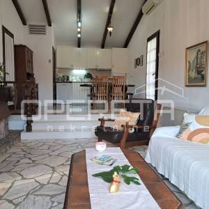 TROGIR, SEGET VRANJICA, VILA SA 3 APARTMANA