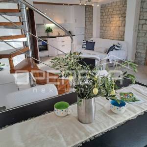 TROGIR, SEGET VRANJICA, VILA SA 3 APARTMANA