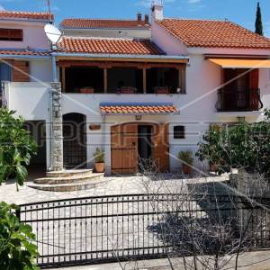 TROGIR, SEGET VRANJICA, VILA SA 3 APARTMANA