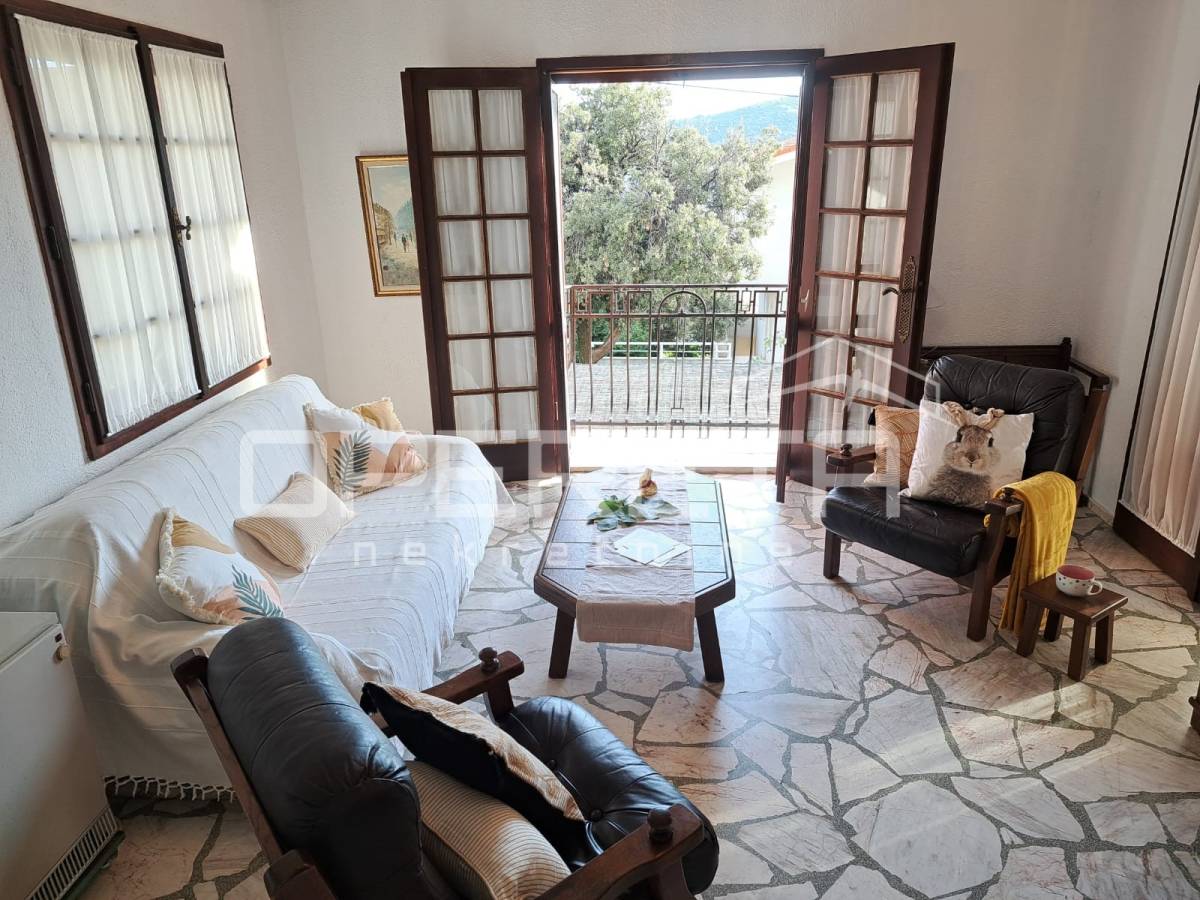 TROGIR, SEGET VRANJICA, VILA SA 3 APARTMANA
