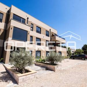 Trosoban stan u novogradnji,110 m2, 300 m od mora, Sabunike, Privlaka