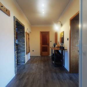 Trosobni, 77m2, namješten, 1.kat, parking,