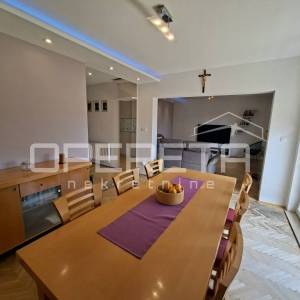 Trosobni stan sa natkrivenom terasom 112 m2, Blatine