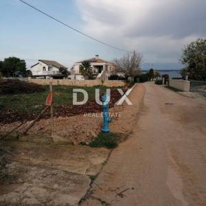 UGLJAN - građevinsko zemljište 2. RED DO MORA!!!- 1250m2 za obiteljsku kuću/  villu/ apartmane/ kuće za iznajmljivanje- odmor s...