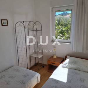 UGLJAN, POLJANA - Apartmanska kuća 1. red do mora