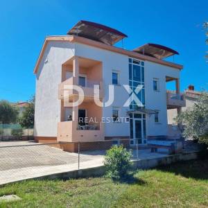 UGLJAN, POLJANA - Apartmanska kuća 1. red do mora
