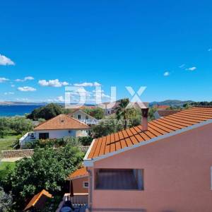 UGLJAN, POLJANA - Apartmanska kuća 1. red do mora