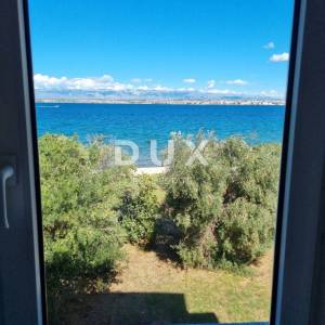 UGLJAN, POLJANA - Apartmanska kuća 1. red do mora