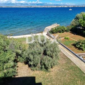 UGLJAN, POLJANA - Apartmanska kuća 1. red do mora