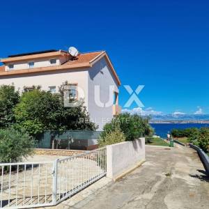 UGLJAN, POLJANA - Apartmanska kuća 1. red do mora