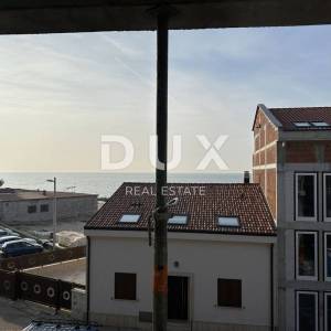 UMAG, CENTAR - Stan u luksuznoj novogradnji, prvi red do mora
