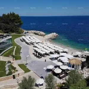 UMAG, Luksuzni resort s krovnim infinity bazenom!