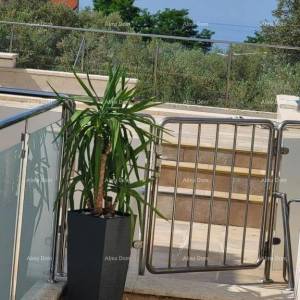 UMAG, Prekrasan stan s bazenom i pogledom na more