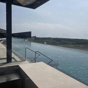 Umag, resort luksuza i ljepote! Prodaja stanova u resortu sa krovnim infinity bazenom od 105m