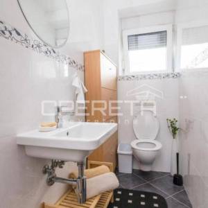 Uređen trosoban stan s privatnim vrtom i terasom, 89 m², prizemlje, Mocire, Zada