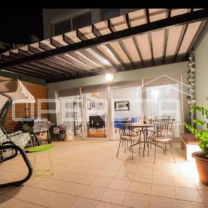 Uređen trosoban stan s privatnim vrtom i terasom, 89 m², prizemlje, Mocire, Zada