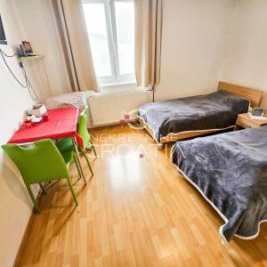 VARAŽDIN: PROSTRANA PRIZEMNICA NA VELIKOJ OKUĆNICI!