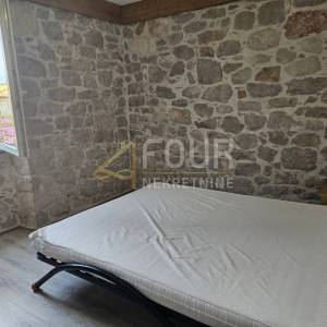 Veli Iž, adaptirana kamena kuća, 94m2
