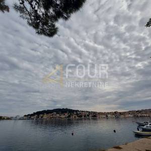 Veli Lošinj, zemljište s ruševinom i građevinskom dozvolom
