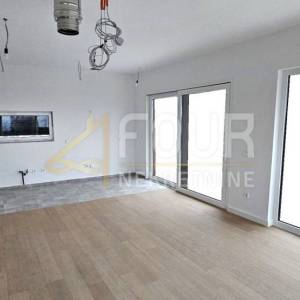 Velika Gorica, dvoetažni 3s+db, 141.91m2, terasa
