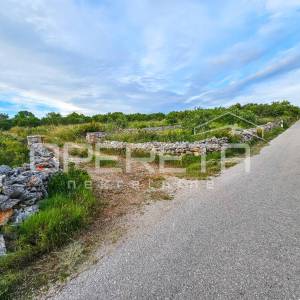 Veliko poljoprivredno imanje na vrhu Hvara s panoramskim pogledom