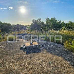 Veliko poljoprivredno imanje na vrhu Hvara s panoramskim pogledom
