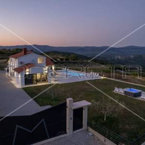 Vila na unikatnoj poziciji s neviđenim pogledom, Vrh (Istra)