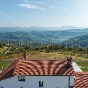 Vila na unikatnoj poziciji s neviđenim pogledom, Vrh (Istra)