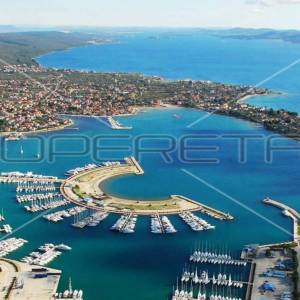 Vila s infinity bazenom i pogledom na more 