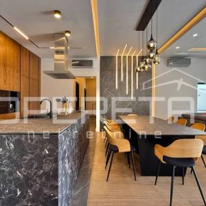 Vila s panoramskim pogledom na more i Velebit, 275m2
