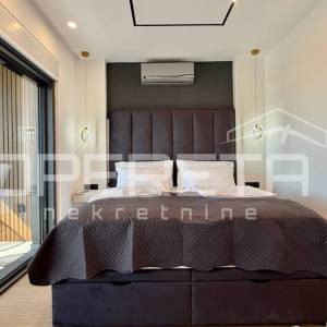 Vila s panoramskim pogledom na more i Velebit, 275m2
