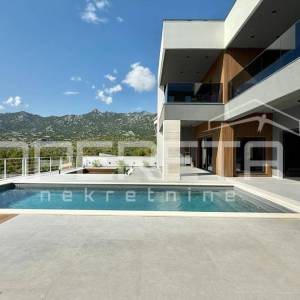 Vila s panoramskim pogledom na more i Velebit, 275m2

