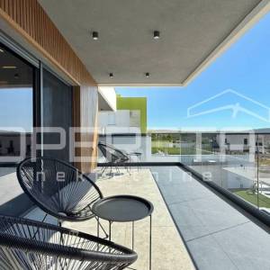 Vila s panoramskim pogledom na more i Velebit, 275m2

