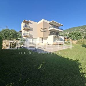 Villa s bazenom, zatvorenim kominom i pogledoma na Split