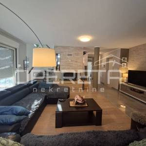 Villa s bazenom, zatvorenim kominom i pogledoma na Split