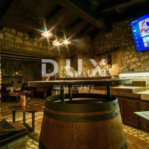VINODOL, DRIVENIK- Novouređena vila u rustikalnom stilu