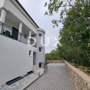 VINODOLSKA DOLINA, BRIBIR - Stan 60m2 sa dva balkona